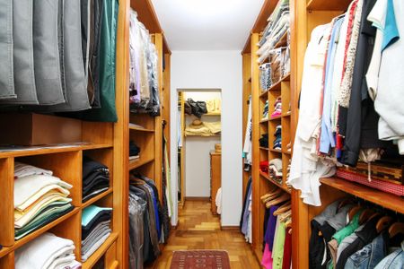 Casa de condomínio para alugar com 1000m², 6 quartos e 8 vagas Casa de condomínio para alugar com 1000m², 6 quartos e 8 vagasCloset Suíte 3