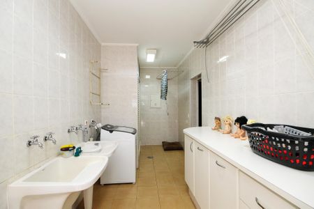 Casa de condomínio para alugar com 1000m², 6 quartos e 8 vagas Casa de condomínio para alugar com 1000m², 6 quartos e 8 vagasLavanderia