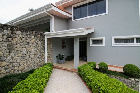 Casa de condomínio para alugar com 1000m², 6 quartos e 8 vagas Casa de condomínio para alugar com 1000m², 6 quartos e 8 vagasEntrada Social