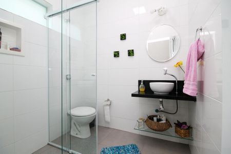 Casa de condomínio para alugar com 1000m², 6 quartos e 8 vagas Casa de condomínio para alugar com 1000m², 6 quartos e 8 vagasBanheiro Salão de Festas F