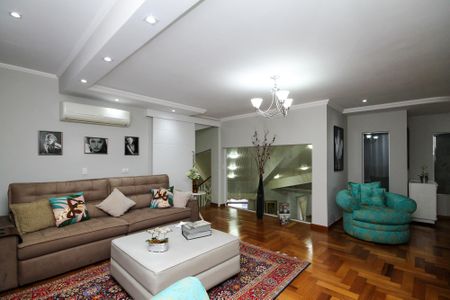 Casa de condomínio para alugar com 1000m², 6 quartos e 8 vagas Casa de condomínio para alugar com 1000m², 6 quartos e 8 vagasSala de TV