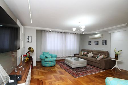 Casa de condomínio para alugar com 1000m², 6 quartos e 8 vagas Casa de condomínio para alugar com 1000m², 6 quartos e 8 vagasSala de TV