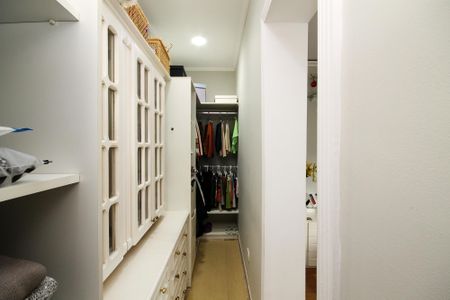 Casa de condomínio para alugar com 1000m², 6 quartos e 8 vagas Casa de condomínio para alugar com 1000m², 6 quartos e 8 vagasCloset Suíte 1