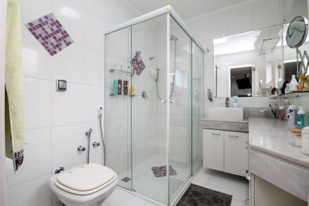 Casa de condomínio para alugar com 1000m², 6 quartos e 8 vagas Casa de condomínio para alugar com 1000m², 6 quartos e 8 vagasBanheiro Suíte 1