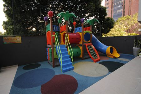 Apartamento à venda com 74m², 3 quartos e 2 vagasÁrea comum - Playground