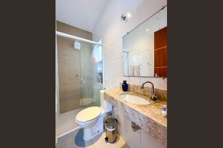 Casa de condomínio para alugar com 60m², 2 quartos e 2 vagasBanheiro da Suíte