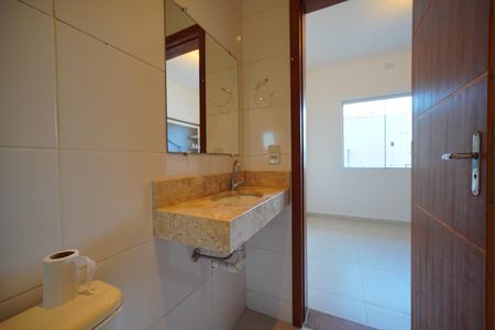Banheiro da Suíte de casa de condomínio para alugar com 2 quartos, 60m² em Ingleses do Rio Vermelho, Florianópolis
