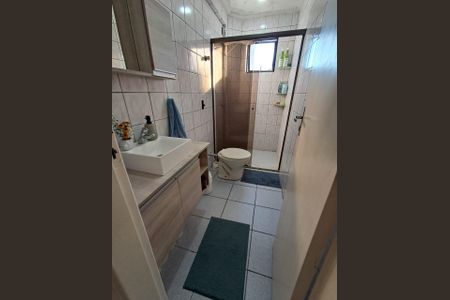 Banheiro de apartamento para alugar com 2 quartos, 60m² em Parque Sao Vicente, São Vicente