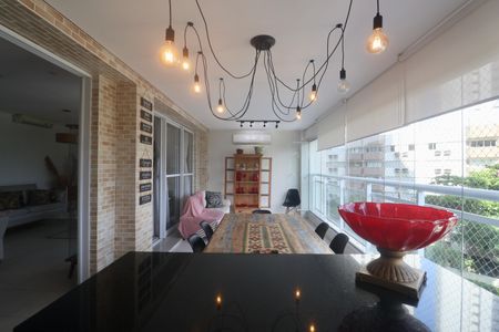 Apartamento para alugar com 158m², 3 quartos e 2 vagasVaranda