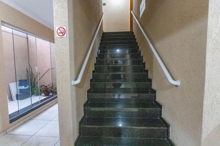 Apartamento para alugar com 47m², 2 quartos e 1 vaga Apartamento para alugar com 47m², 2 quartos e 1 vagaEscada do prédio