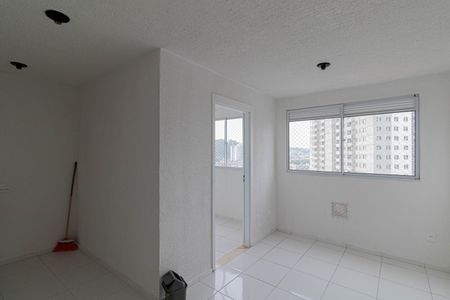 Sala/Cozinha/Área de Serviço  de apartamento para alugar com 2 quartos, 33m² em Vila Silvia, São Paulo