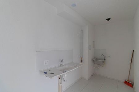 Sala/Cozinha/Área de Serviço  de apartamento para alugar com 2 quartos, 33m² em Vila Silvia, São Paulo