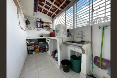 Casa à venda com 93m², 3 quartos e 1 vagaÁrea de Serviço
