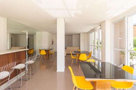 Apartamento para alugar com 55m², 2 quartos e 1 vaga Apartamento para alugar com 55m², 2 quartos e 1 vagaÁrea comum - Salão de festas