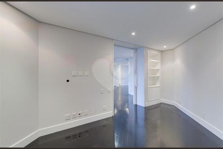 Apartamento à venda com 4 quartos, 208m² em Alto da Boa Vista, São Paulo