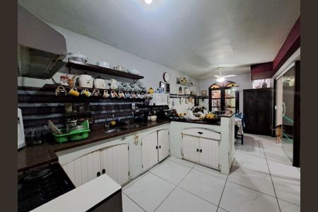 Casa à venda com 3 quartos, 200m² em Maria Paula, Niterói
