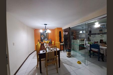 Casa à venda com 3 quartos, 200m² em Maria Paula, Niterói