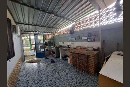 Casa à venda com 3 quartos, 200m² em Maria Paula, Niterói