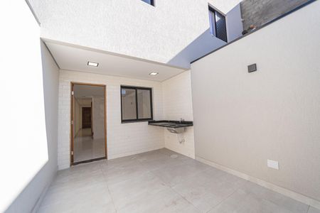 Casa à venda com 90m², 2 quartos e 2 vagasQuintal e Área de Serviço