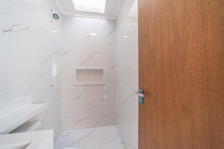 Casa à venda com 90m², 2 quartos e 2 vagasBanheiro da Suíte 1