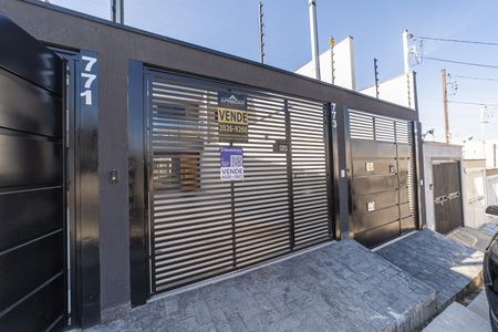 Casa à venda com 90m², 2 quartos e 2 vagasFachada