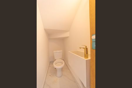 Casa à venda com 90m², 2 quartos e 2 vagasLavabo