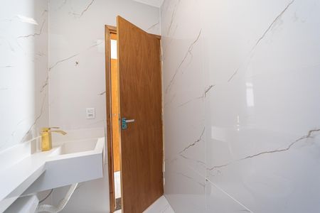 Casa à venda com 90m², 2 quartos e 2 vagasBanheiro da Suíte 2