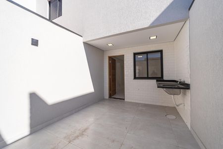 Casa à venda com 90m², 2 quartos e 2 vagasQuintal e Área de Serviço