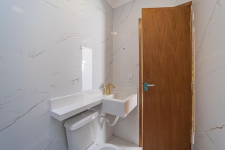 Casa à venda com 90m², 2 quartos e 2 vagasBanheiro da Suíte 2