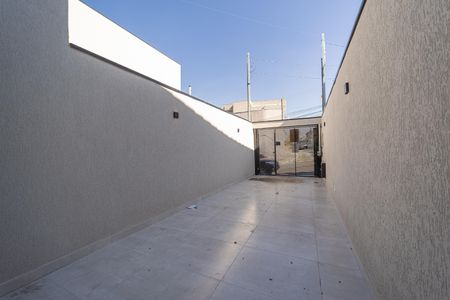 Casa à venda com 90m², 2 quartos e 2 vagasGaragem