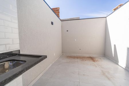 Casa à venda com 90m², 2 quartos e 2 vagasQuintal e Área de Serviço