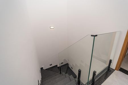 Casa à venda com 90m², 2 quartos e 2 vagasEscada