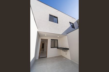 Casa à venda com 90m², 2 quartos e 2 vagasQuintal e Área de Serviço