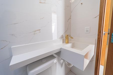 Casa à venda com 90m², 2 quartos e 2 vagasBanheiro da Suíte 2