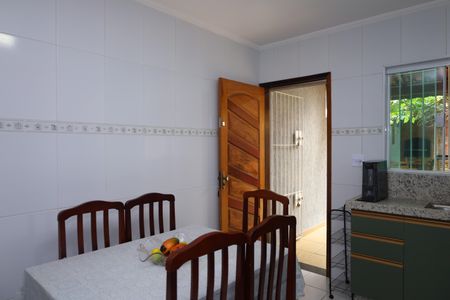Casa à venda com 93m², 2 quartos e 2 vagasCozinha