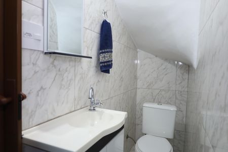 Casa à venda com 93m², 2 quartos e 2 vagasBanheiro 3 - Lavabo
