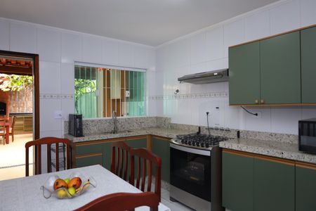 Casa à venda com 93m², 2 quartos e 2 vagasCozinha
