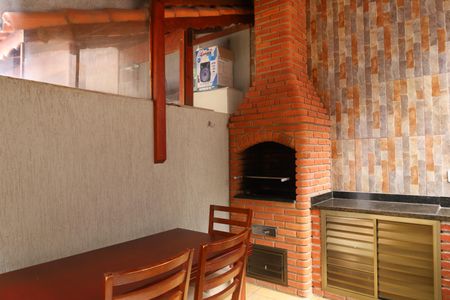 Casa à venda com 93m², 2 quartos e 2 vagasQuintal e Área da churrasqueira