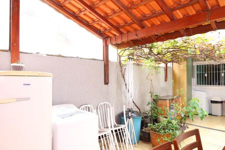 Casa à venda com 93m², 2 quartos e 2 vagasQuintal e Área da churrasqueira