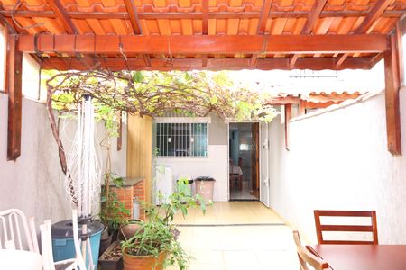 Casa à venda com 93m², 2 quartos e 2 vagasQuintal e Área da churrasqueira