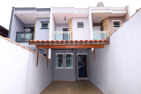 Casa à venda com 93m², 2 quartos e 2 vagasFachada interna do imóvel