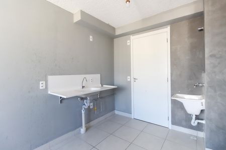 Sala - Cozinha de apartamento para alugar com 2 quartos, 32m² em Vila Carmosina, São Paulo