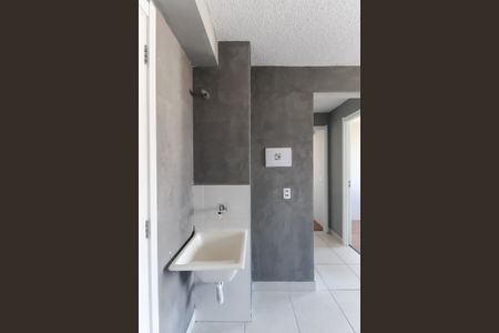 Sala - Cozinha de apartamento para alugar com 2 quartos, 32m² em Vila Carmosina, São Paulo