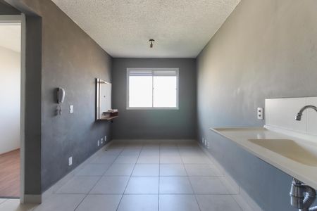 Sala - Cozinha de apartamento para alugar com 2 quartos, 32m² em Vila Carmosina, São Paulo