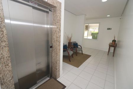 Apartamento à venda com 79m², 2 quartos e 1 vagaÁrea comum -Hall de entrada