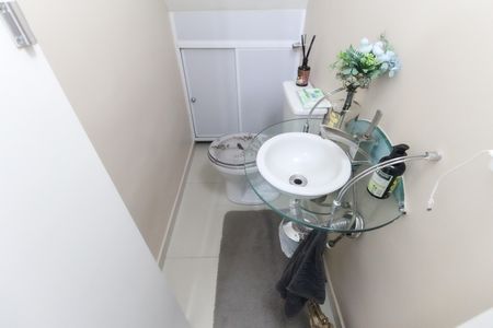 Casa de condomínio à venda com 67m², 2 quartos e 2 vagasLavabo