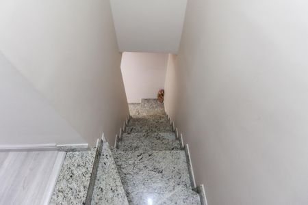 Casa de condomínio à venda com 67m², 2 quartos e 2 vagasEscada