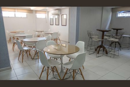 Apartamento para alugar com 74m², 3 quartos e 1 vagaÁrea comum 