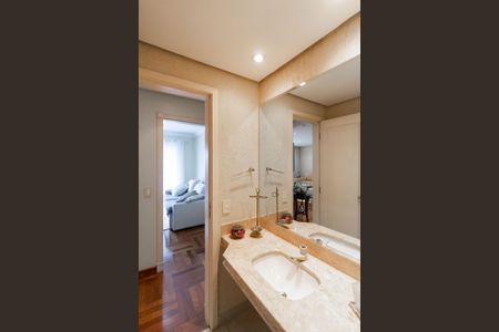 Apartamento à venda com 175m², 3 quartos e 4 vagas Apartamento à venda com 175m², 3 quartos e 4 vagasLavabo