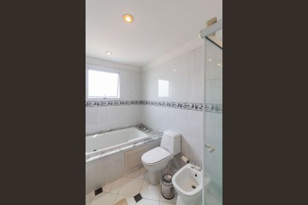 Apartamento à venda com 175m², 3 quartos e 4 vagas Apartamento à venda com 175m², 3 quartos e 4 vagasBanheiro Suíte 1